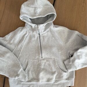 Lululemon cropped Scuba! Size M/L 🐭🩶